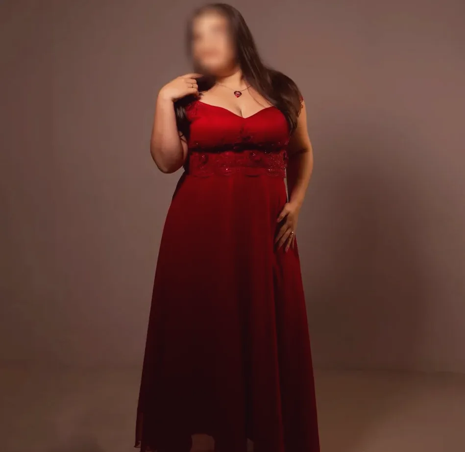 Esmee, 32