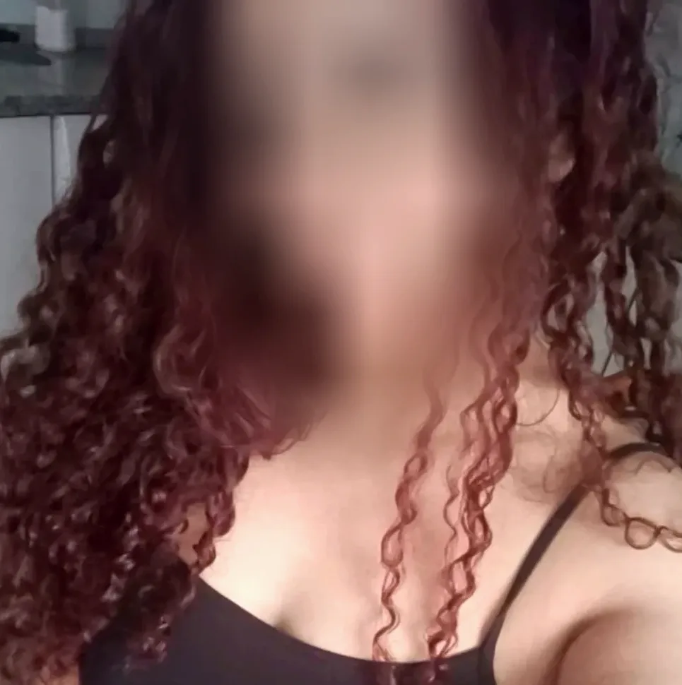 Eva, 25
