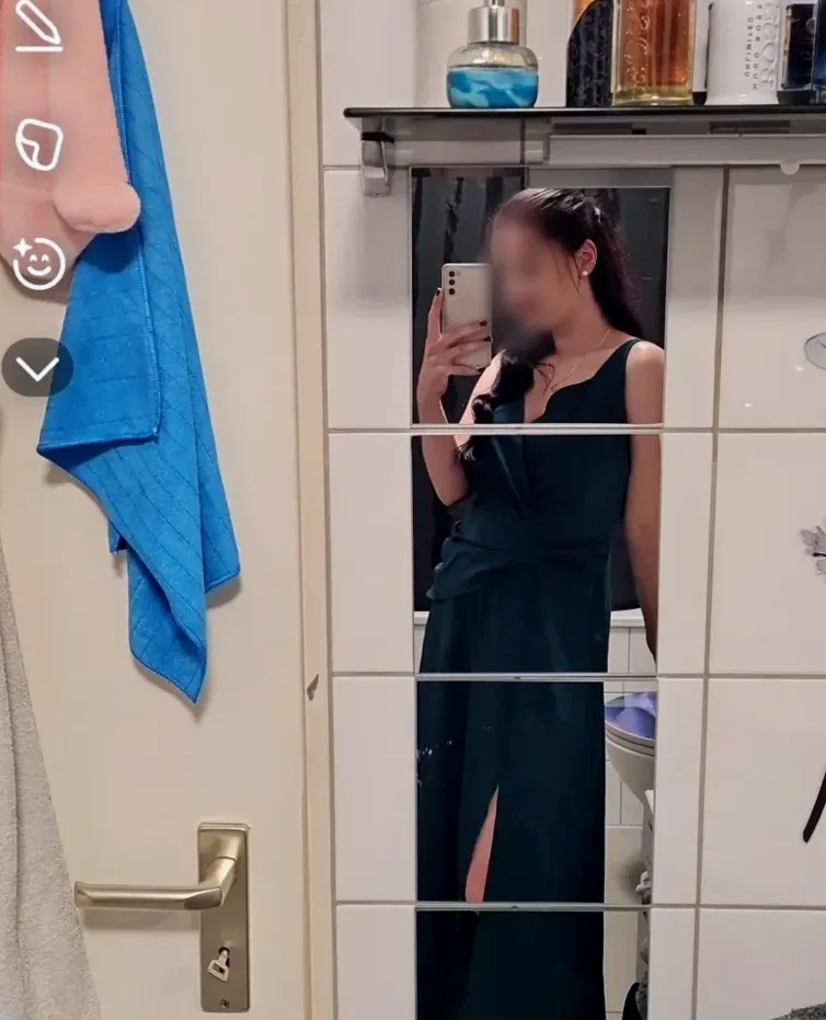 Karin, 24