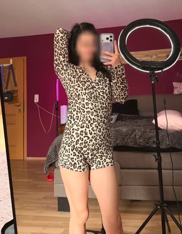 Maud, 26